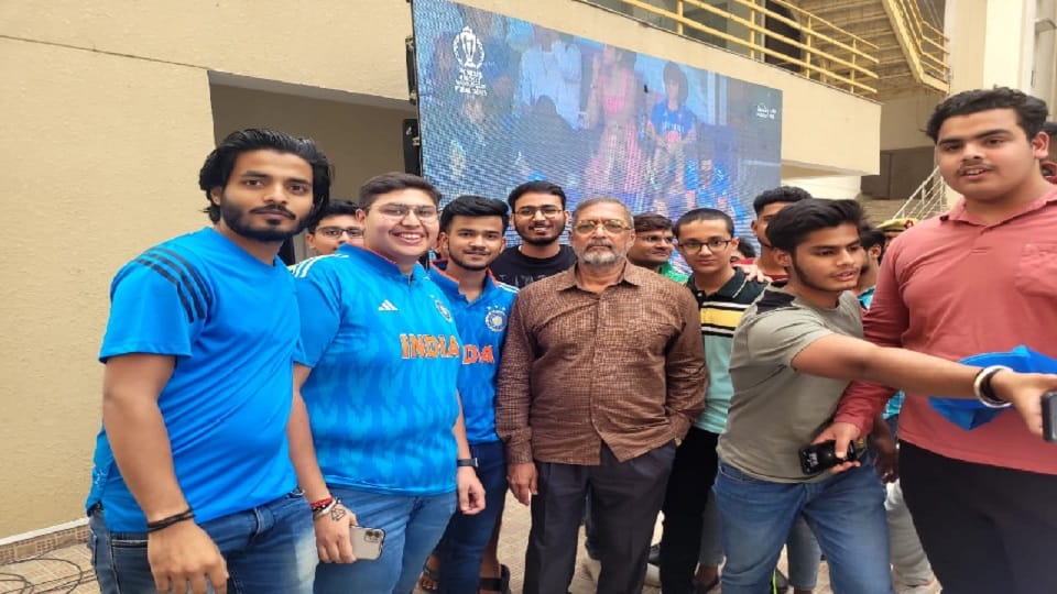 Nana Patekar watched Cricket Word Cup match on big screen installed by  Society