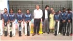 ऑस्ट्रेलिया के डिप्टी पीएम रिचर्ड मार्ल्स ने बच्चों के साथ खेला क्रिकेट।