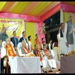 मंच विराजमान सीएम भूपेश बघेल, पूर्व सीएम रमन सिंह