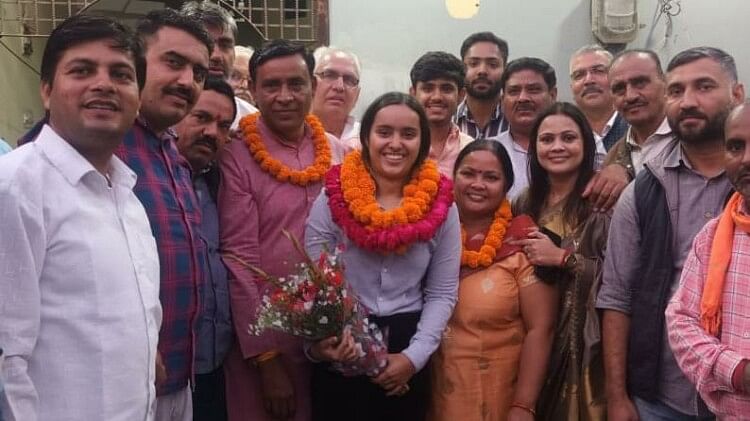 अब सेना के विमान की कमान संभालेगी यूपी के मेरठ की यह बेटी, पिता चलते हैं… - Now this daughter of Meerut, UP will take command of the army aircraft, father goes…