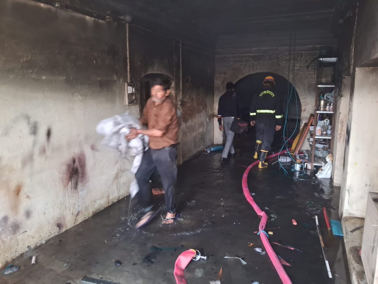 Meerut: massive fire broke out in illegal warehouse, created panic in residential area