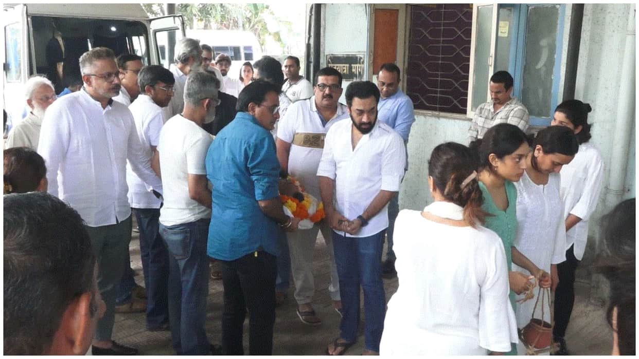 sonu nigam tabu rani mukerji And other stars at the funeral Of Sanjay Gadhvi