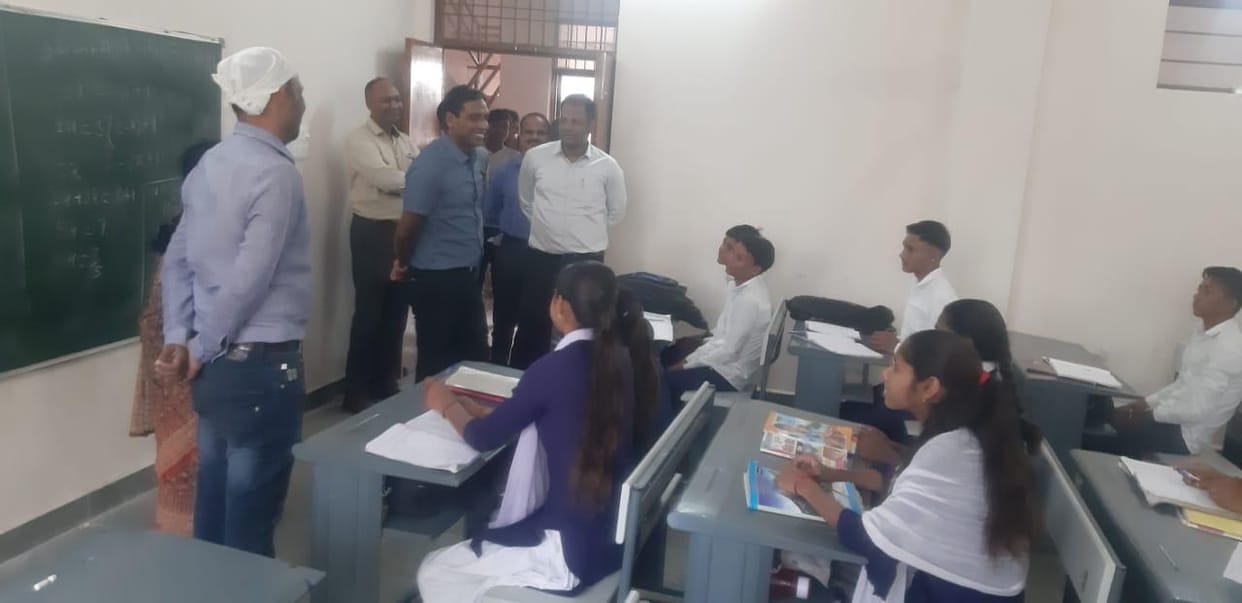 MP News: भोपाल में 4 शिक्षक एवं 1 सहायक ग्रेड तीन निलंबित, 2 शिक्षकों को कारण बताओ नोटिस