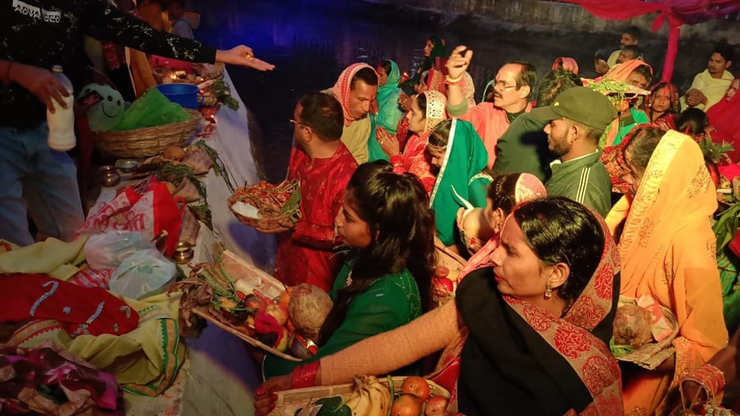 chhath festival jammu offering prayers to the Sun and praying for happiness and pros