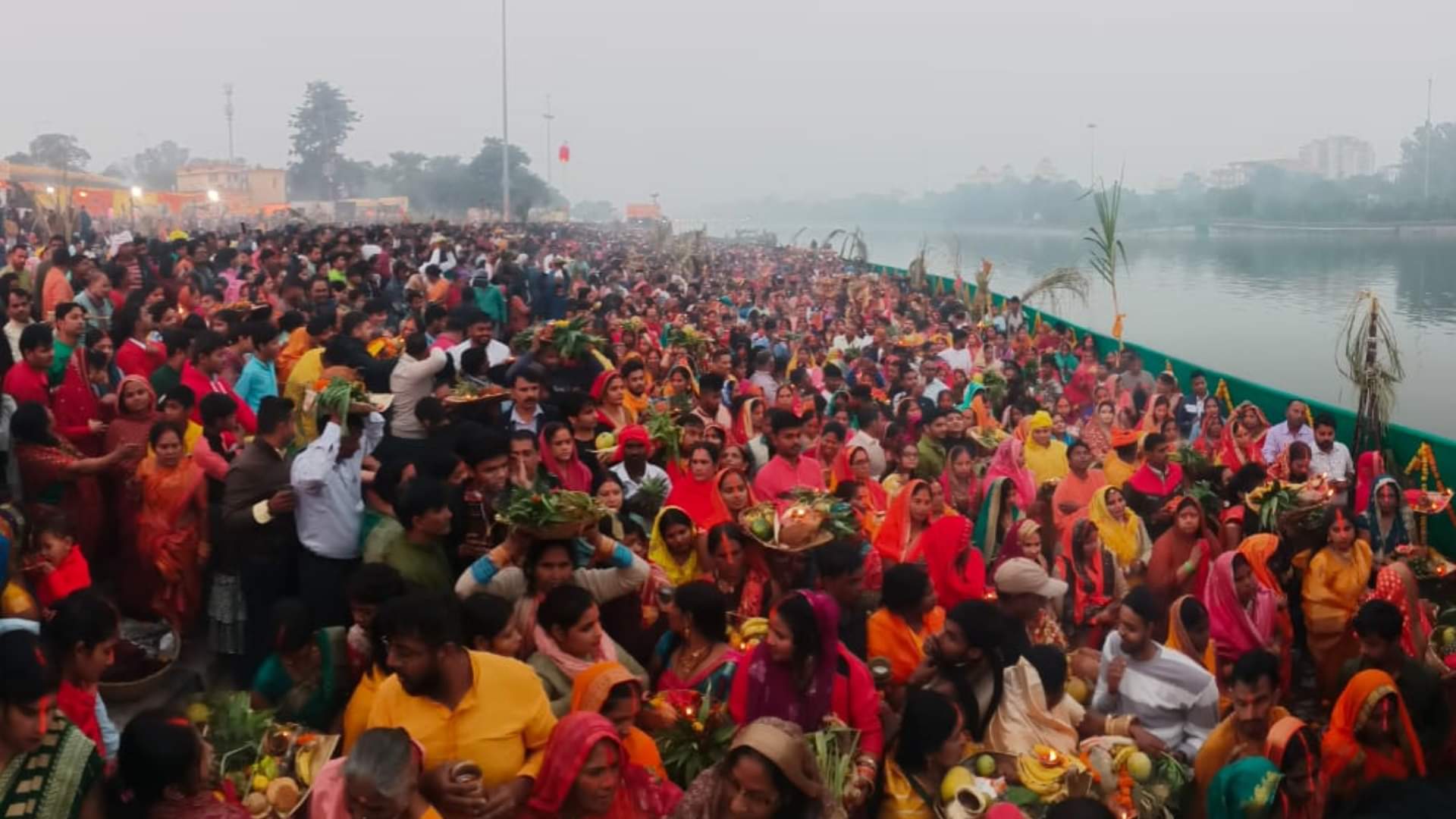 Chhath pooja completed with prayers of morning.