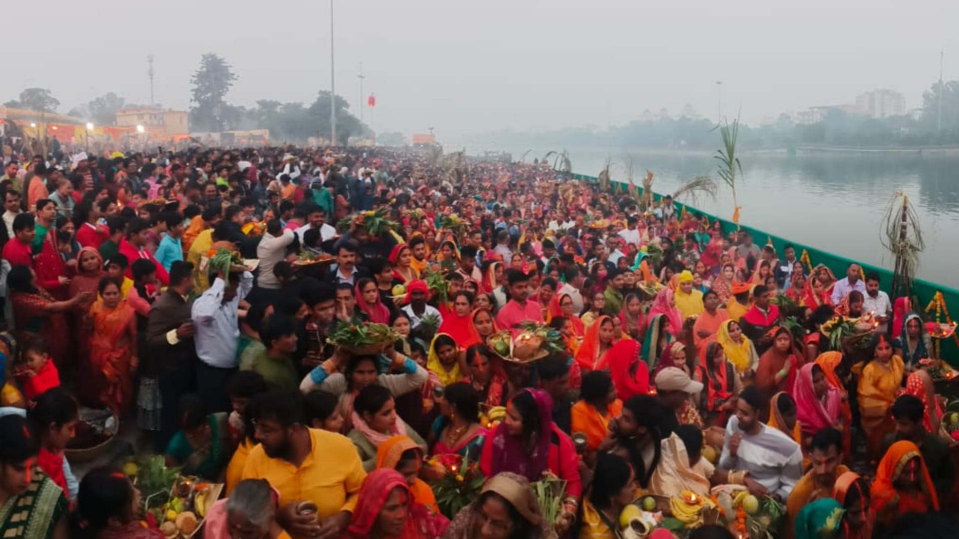 Chhath pooja completed with prayers of morning.