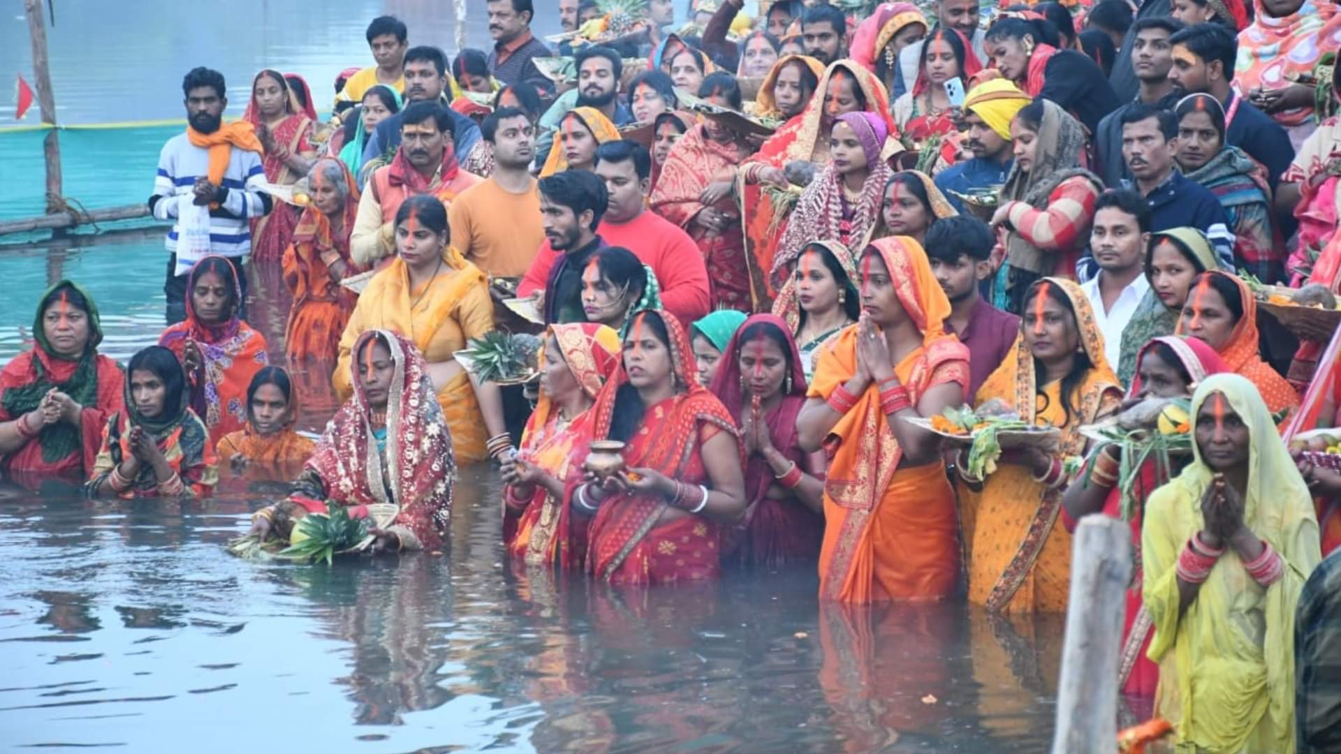 Chhath pooja completed with prayers of morning.