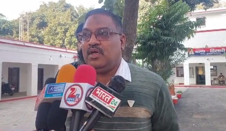 Moradabad: Female sub inspector arrested taking bribe police station, started crying and saying sorry sir