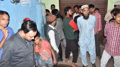 Moradabad: मकान के विवाद में बड़े भाई की चाकू मारकर हत्या, गर्दन पर किए वार, घटना के बाद घर में ही रहा मौजूद Moradabad: Elder brother stabbed to death in a house dispute, stabbed on the neck