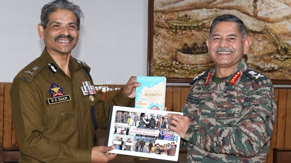 Army northern commander Upendra Dwivedi and DGP rr swain discuss security plan ahead of winter