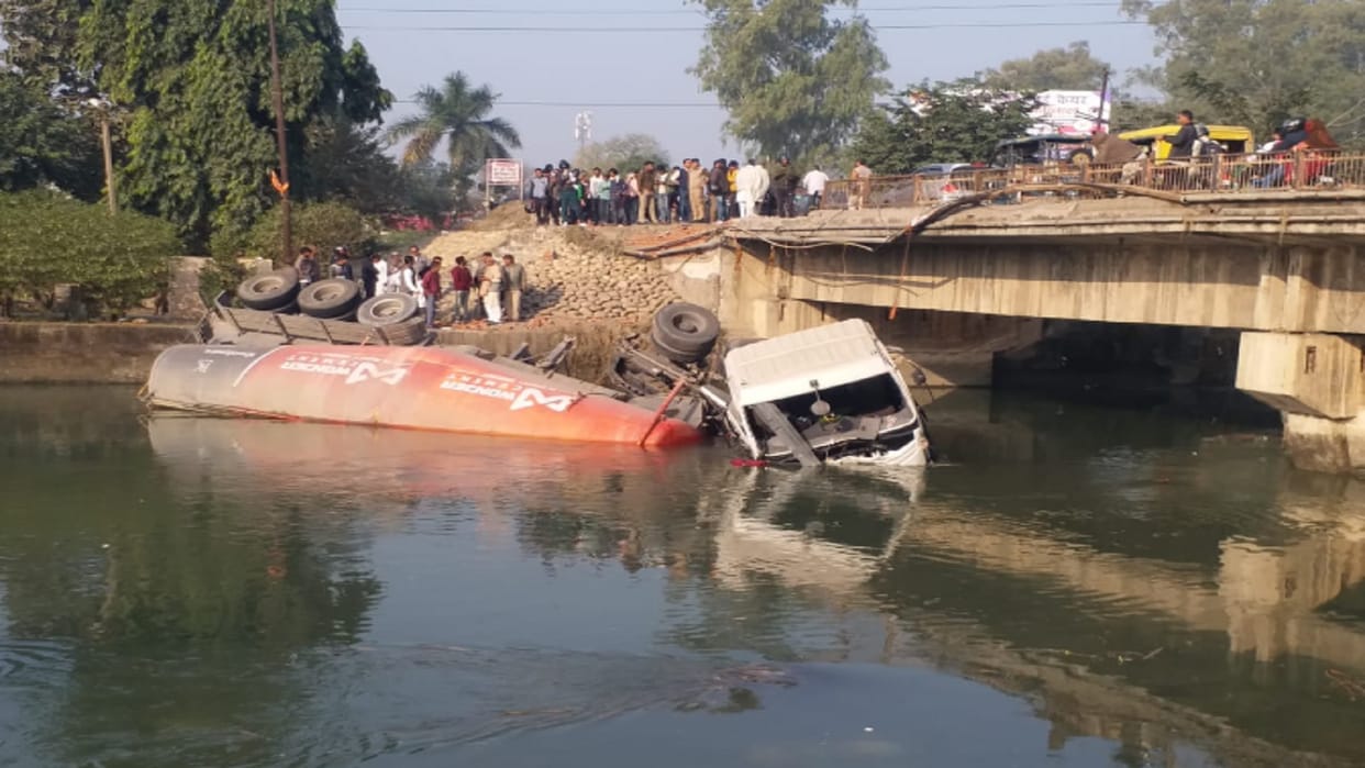 A container fell into Eastern Yamuna Canal in Saharanpur and former village head died in accident