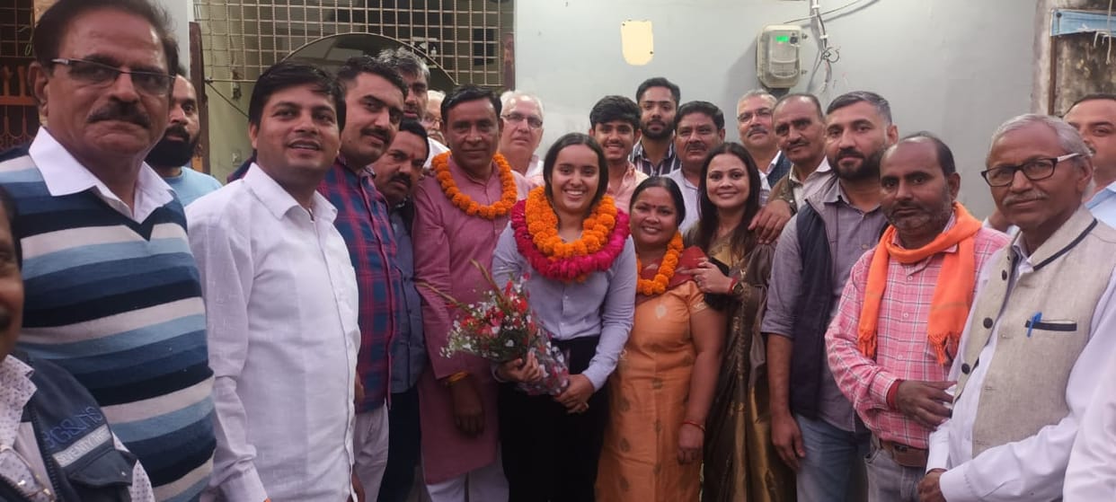 Meerut Shruti Singh, daughter of a roadways bus driver, became a flying officer in the Air Force