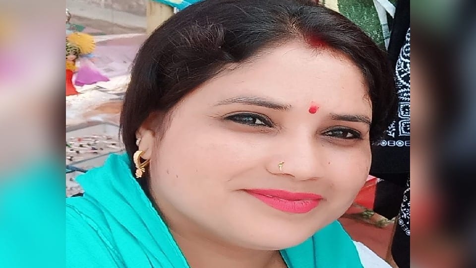 Soni Singh became self-reliant by opening a makeup studio