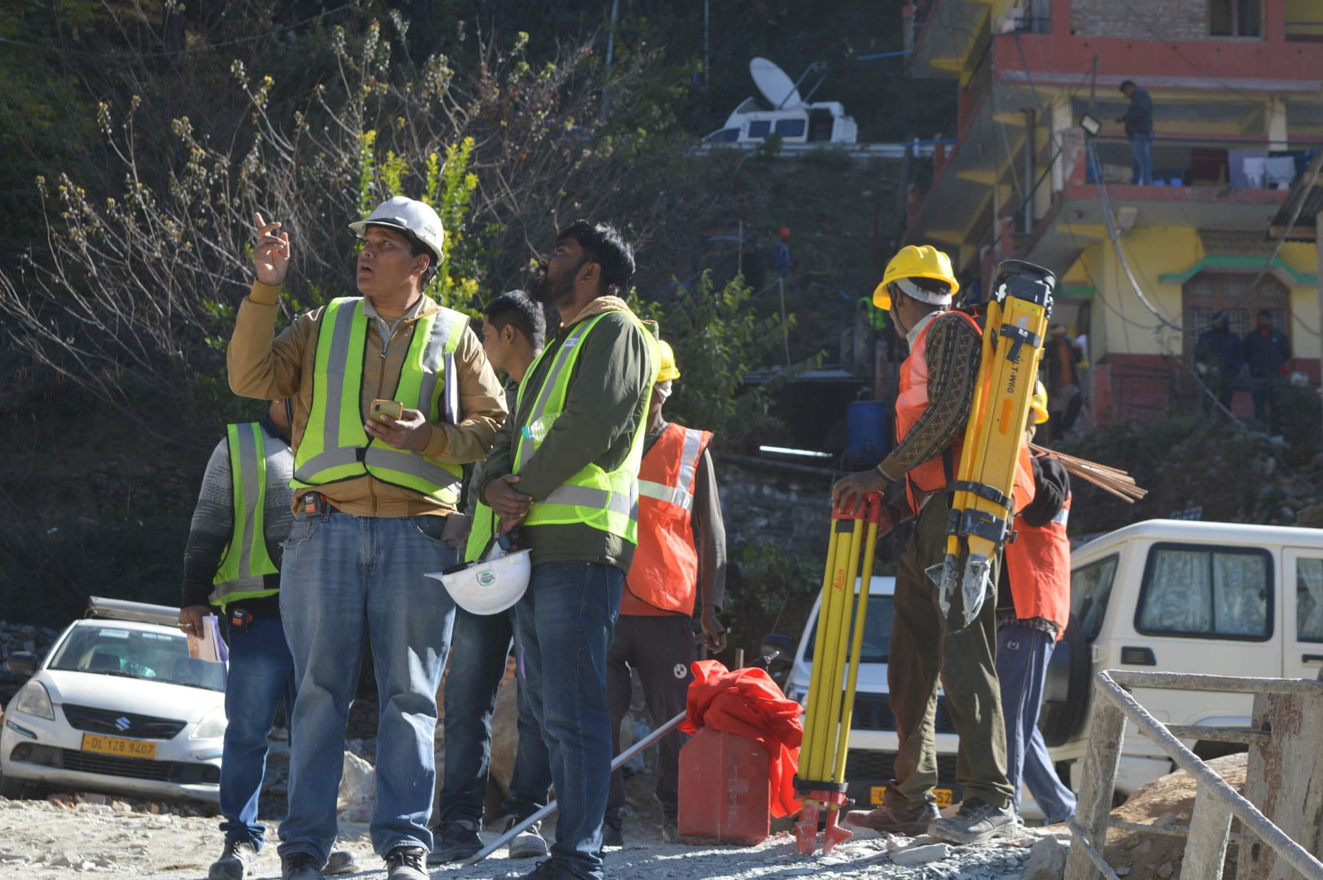 Uttarkashi Tunnel Collapse: Rescue Operation Workers are scared cracking sounds are coming in the tunnel