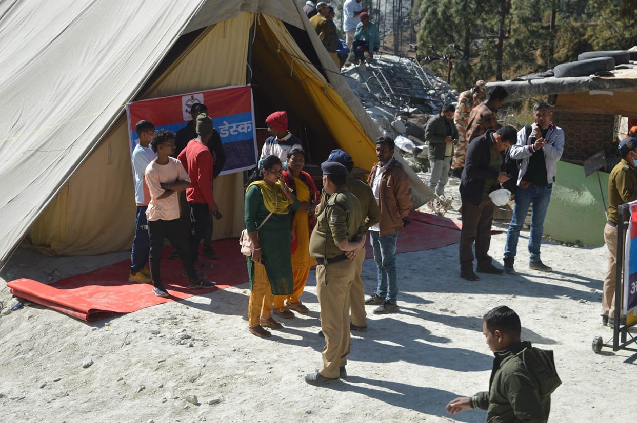Uttarkashi Tunnel Collapse: Rescue Operation Workers are scared cracking sounds are coming in the tunnel