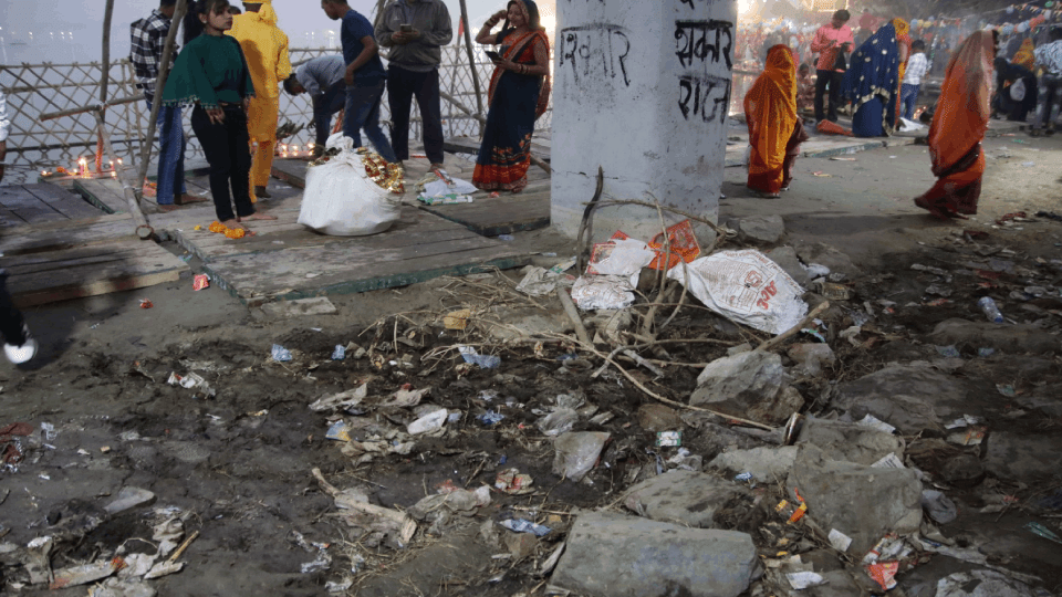 LG vk saxena shared pictures of Yamuna with foam and dirt On conclusion of Chhath puja delhi