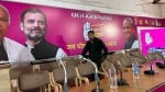मीटिंग के लिए तैयार किया गया वॉररूम।