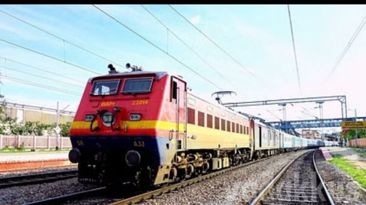 Train cancel News: रेलवे यात्री ध्यान दें; छत्तीसगढ़ से होकर चलने वाली कई ट्रेनें रद्द, यहां देखें शेड्यूल