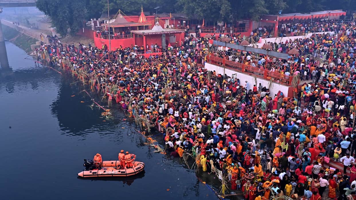Varanasi's Chhath Puja in pictures: Adidev made the devotees wait for 23 minutes
