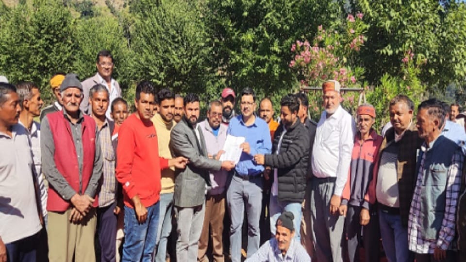 DM walked 15 km in the village and listened to the problems of the villagers in champawat