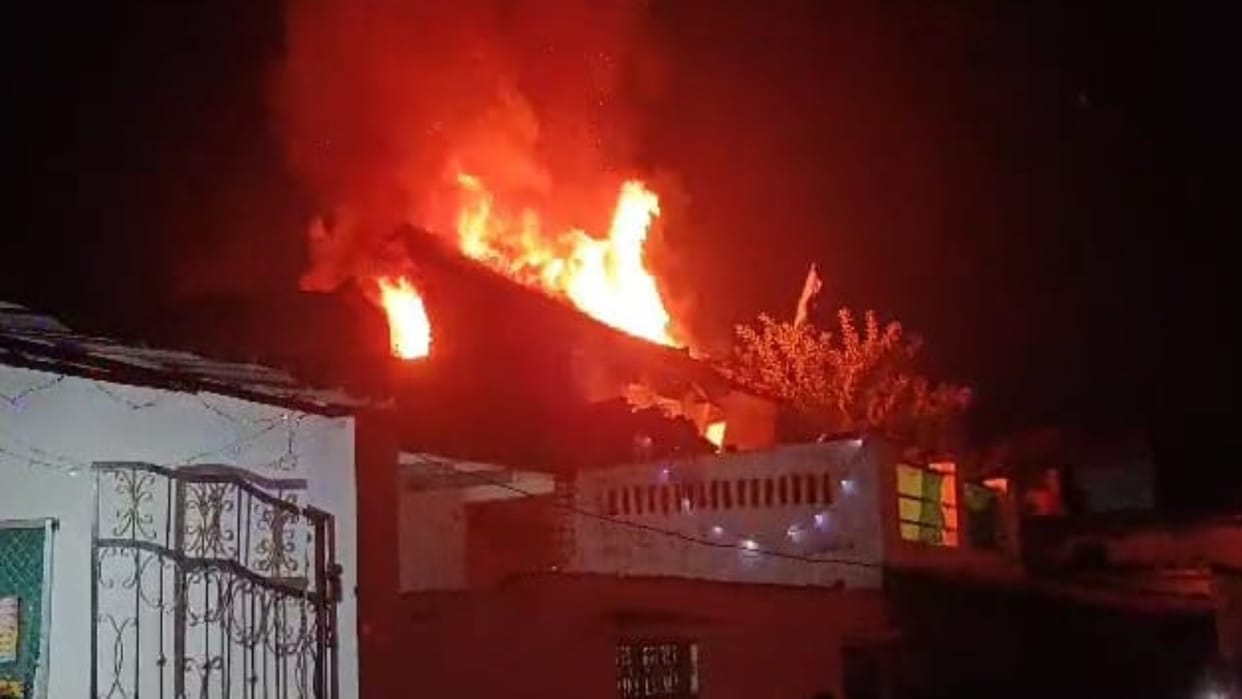 Damoh News due to unknown reasons fire broke out in laborer house household burnt down
