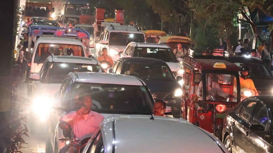 Indore Traffic Jam mhow naka annpurna mandir ranjeet hanuman