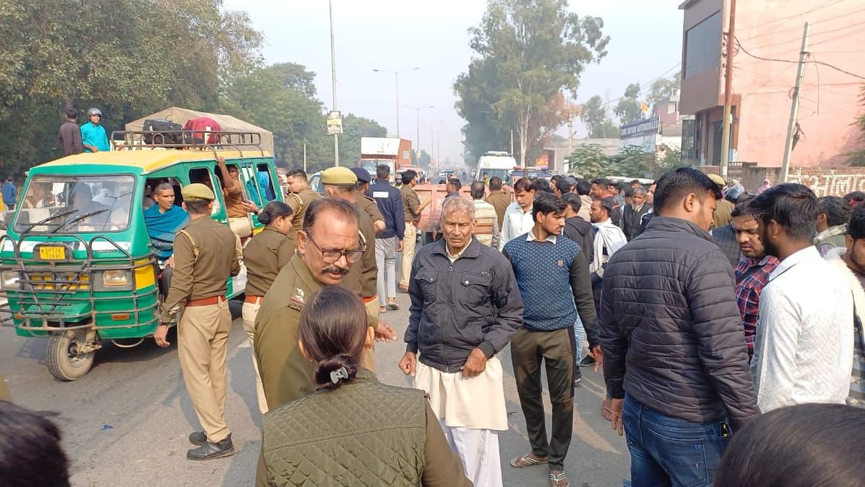 Baghpat: Accident on Delhi-Saharanpur highway, JE of Energy Corporation dies after getting stuck between tract