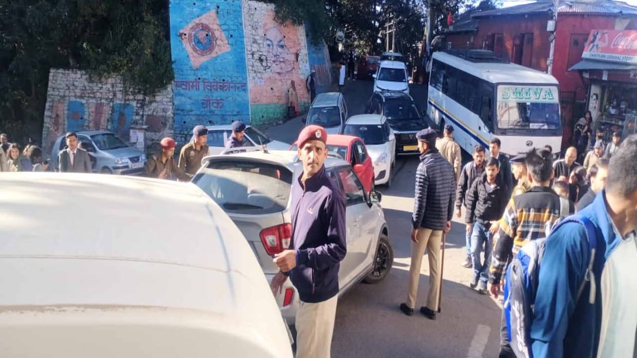 Clash between SFI and NSUI workers in HPU Shimla, four injured