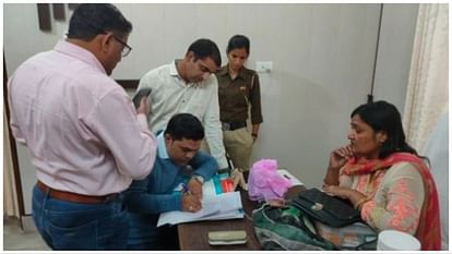 Jind: 10वीं पास महिला चला रही थी क्लीनिक, एलोपैथी व आयुर्वेदिक दवाइयां बरामद Jind: 10th pass woman was running a clinic, allopathy and ayurvedic medicines recovered