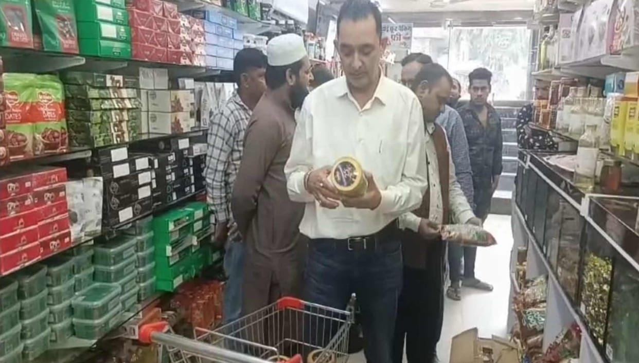 Raid on shops selling Halal Hallmark products in Gorakhpur-Basti