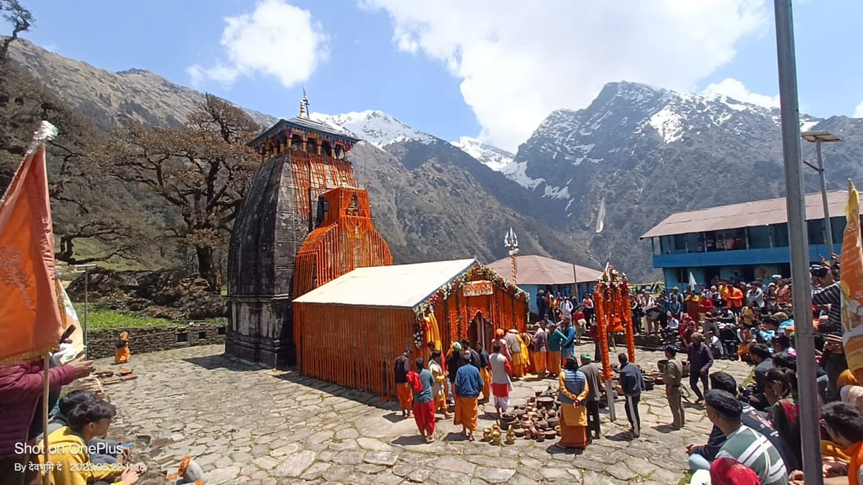 Second Kedar Madhyamaheshwar Temple decorated with five quintals of flowers doors will be closed tomorrow