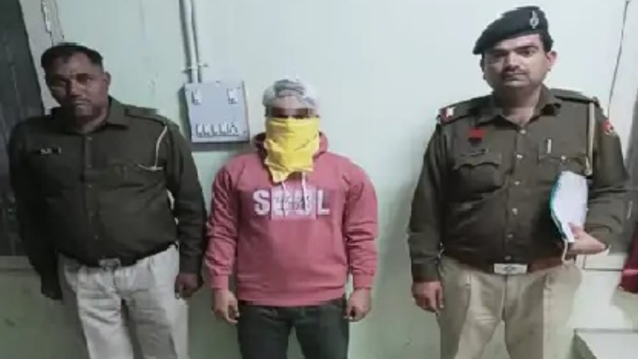 Rewari: Attempt to snatch cash from salesman at gunpoint