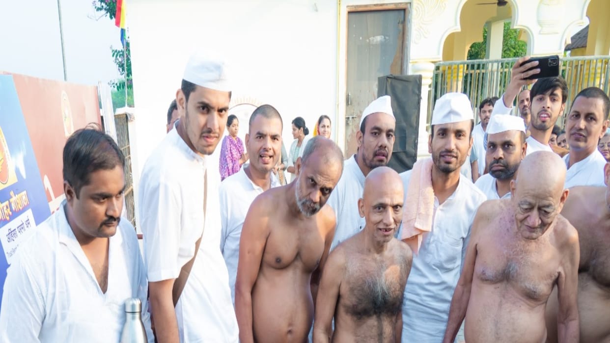 CG News: Vidya Sagar Maharaj reached Manohar Gaushala Khairagarh
