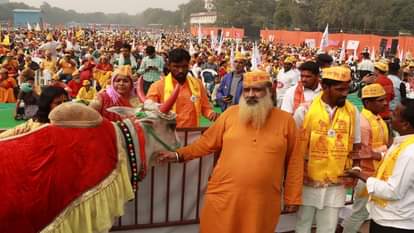 रामलीला मैदान में जुटे गौभक्त