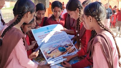 School children took out awareness rally under Jal Jeevan Mission in Bareilly