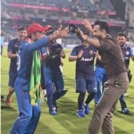 डांस करते हुए कमरान अकमल और इरफान पठान