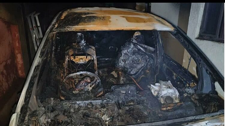 Raipur Fire News: Fire breaks out in IAS officer bungalow in Raipur, two cars burnt to ashes