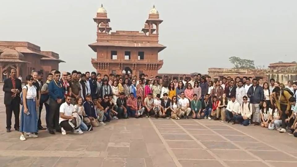 one hundred fifty students from G-20 countries visited monuments in Fatehpur Sikri Agra