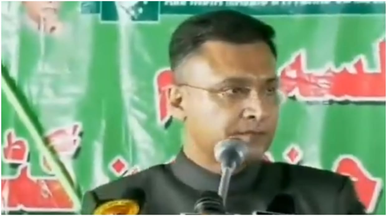 AIMIM leader Akbaruddin Owaisi Threat To Cop On Poll Duty At Public Meeting in hyderabad