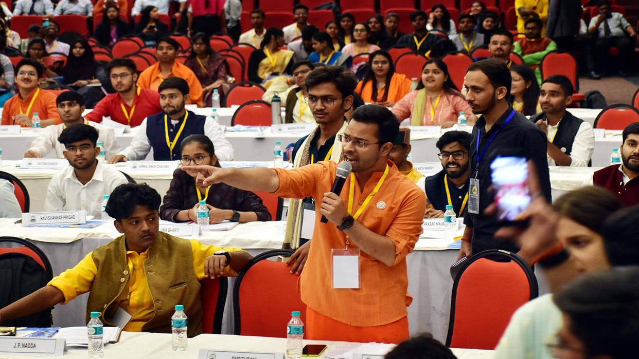 Youth Parliament: 'Modi' and 'Rahul' face to face, heated debate between ruling and opposition on national iss