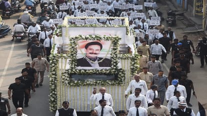 Sahara Group chairman's Subrata Roy remains flowed into Ganga at Assi Ghat