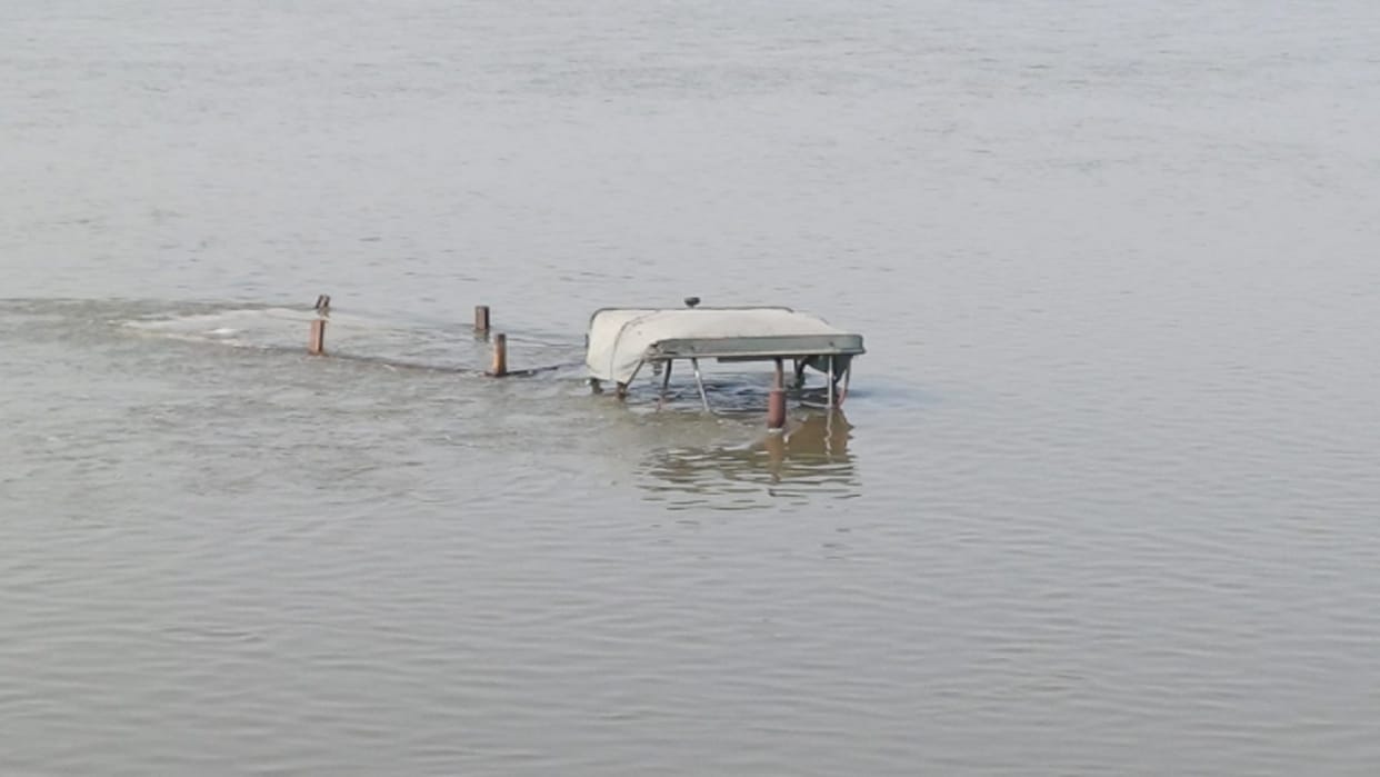 Tractor with nine people drowned in Yamuna and divers saved everyone