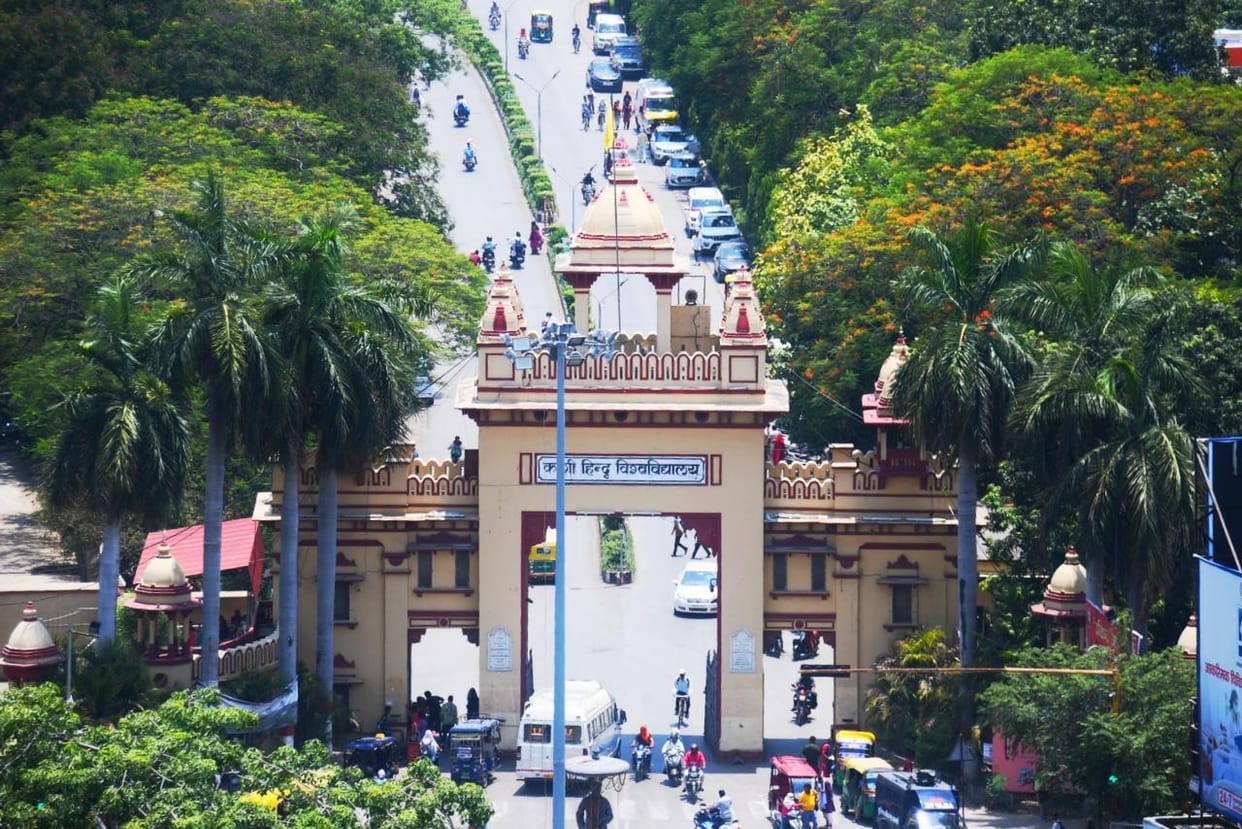 BHU News: Controversy over degrees in colleges deepened in BHU convocation, read why students protested?