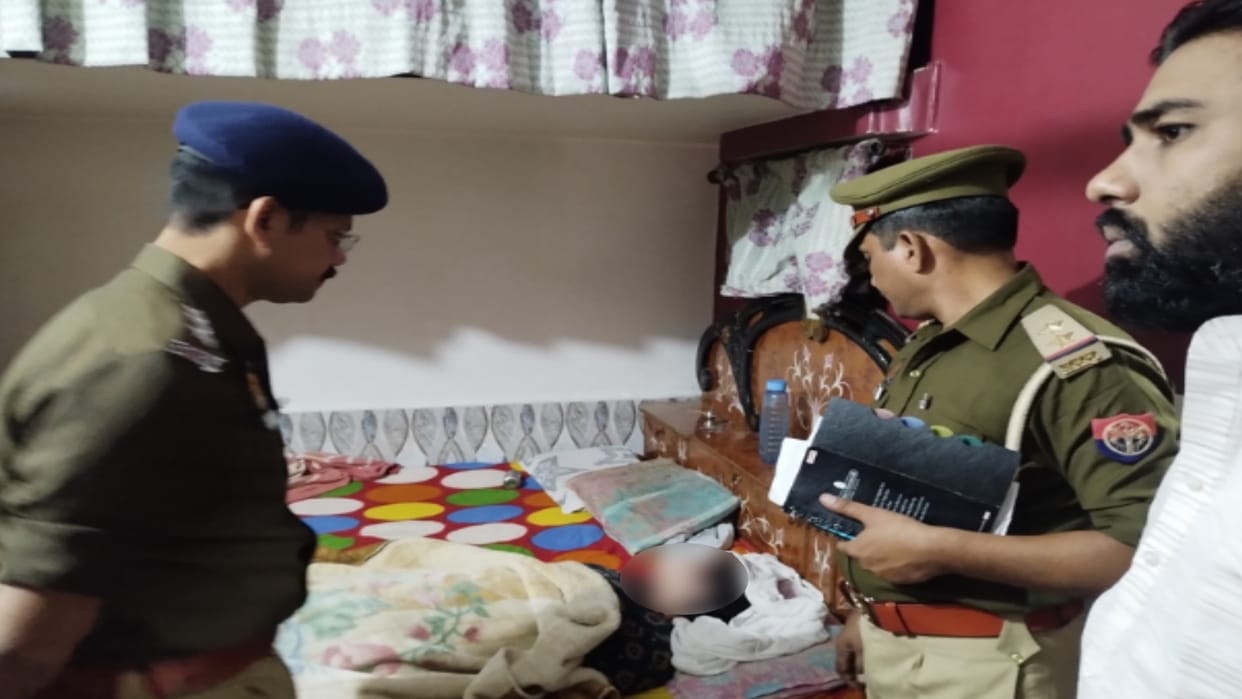 Bijnor: husband strangled his wife to death and surrenders in police station with his three-year-old son