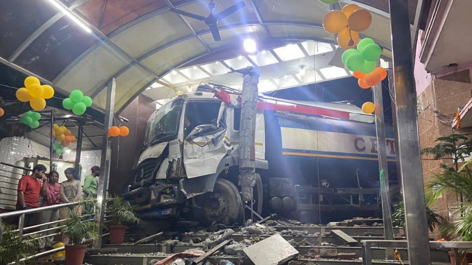 Trolley collided with entrance of ancient Shri Kali Mata temple in Kalka