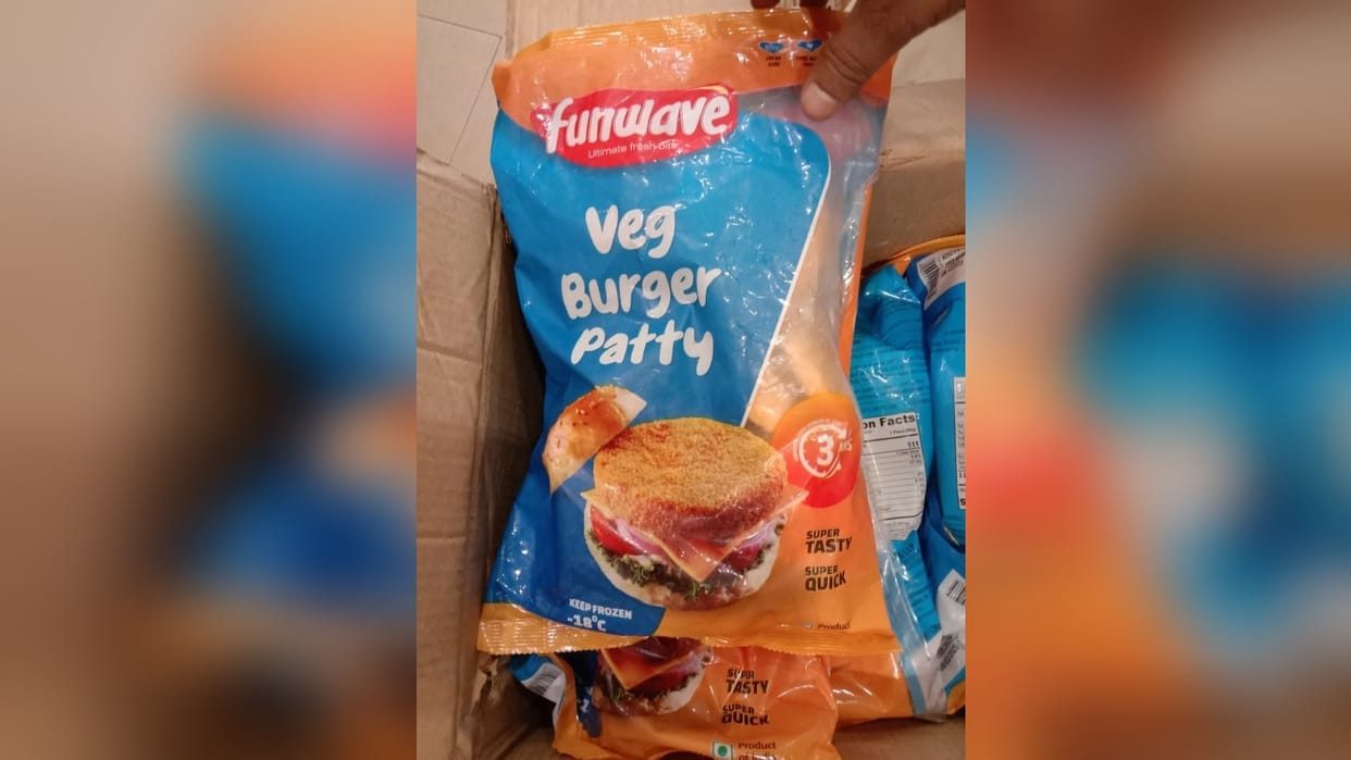 Halal certified burgers and momos served in Civil Lines, FIR will be filed, Food Safety Department took action
