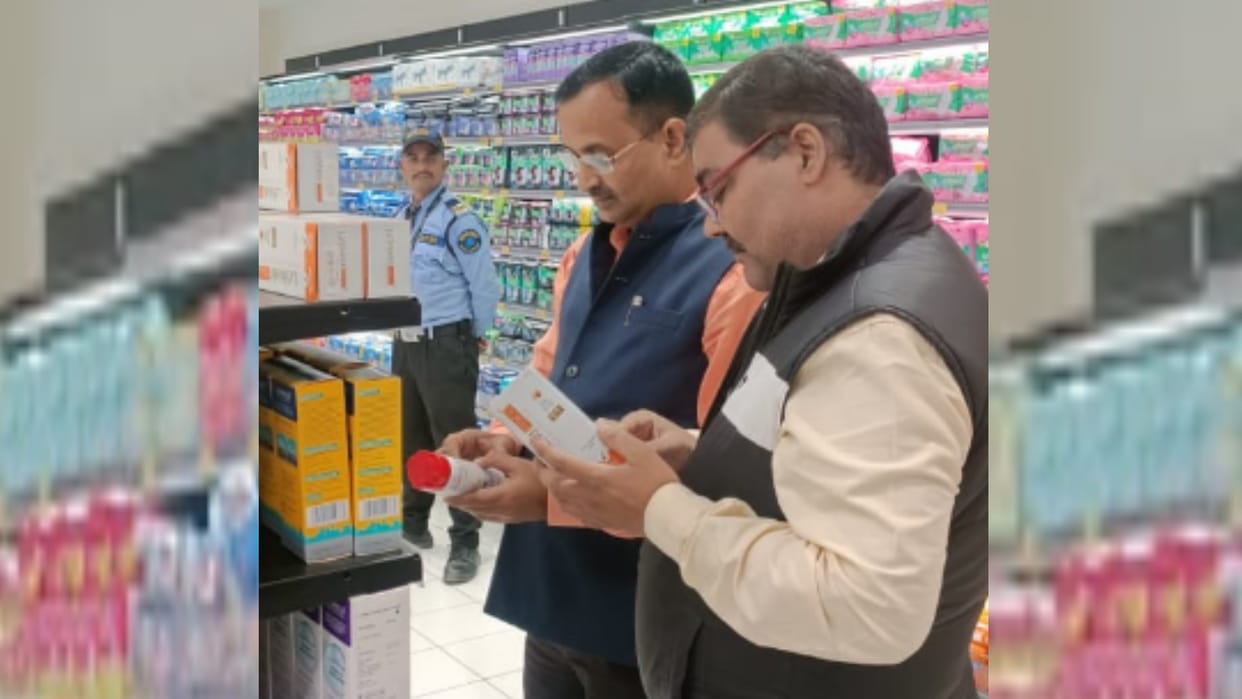 Lucknow News: Raid on cosmetic and pharmaceutical stores in search of Halal certified material