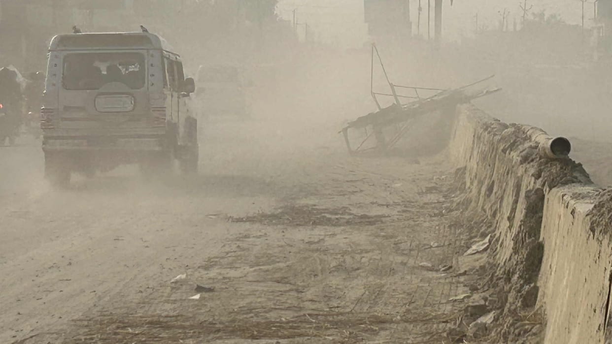 Water sprinkling stopped again clouds of dust started rising pollution in gorakhpur