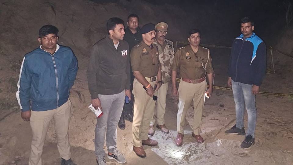 Police arrested four cow smugglers in an encounter in Mathura