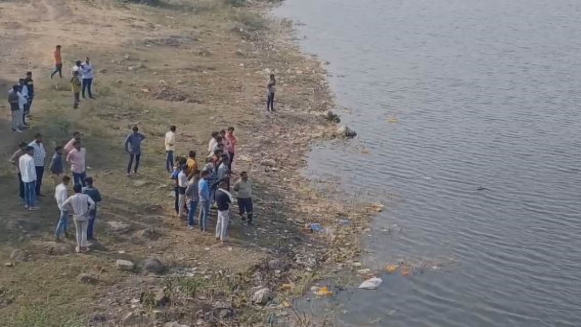 घटना स्थल पर मौजूद लोग